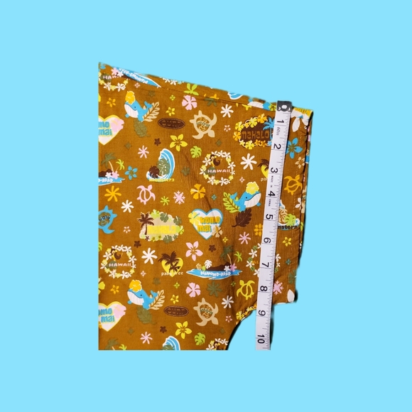 🚨Peekaboo USA SMALL "Honolulu" Theme Hawaii Made Medical Scrub Top - Picture 4 of 5